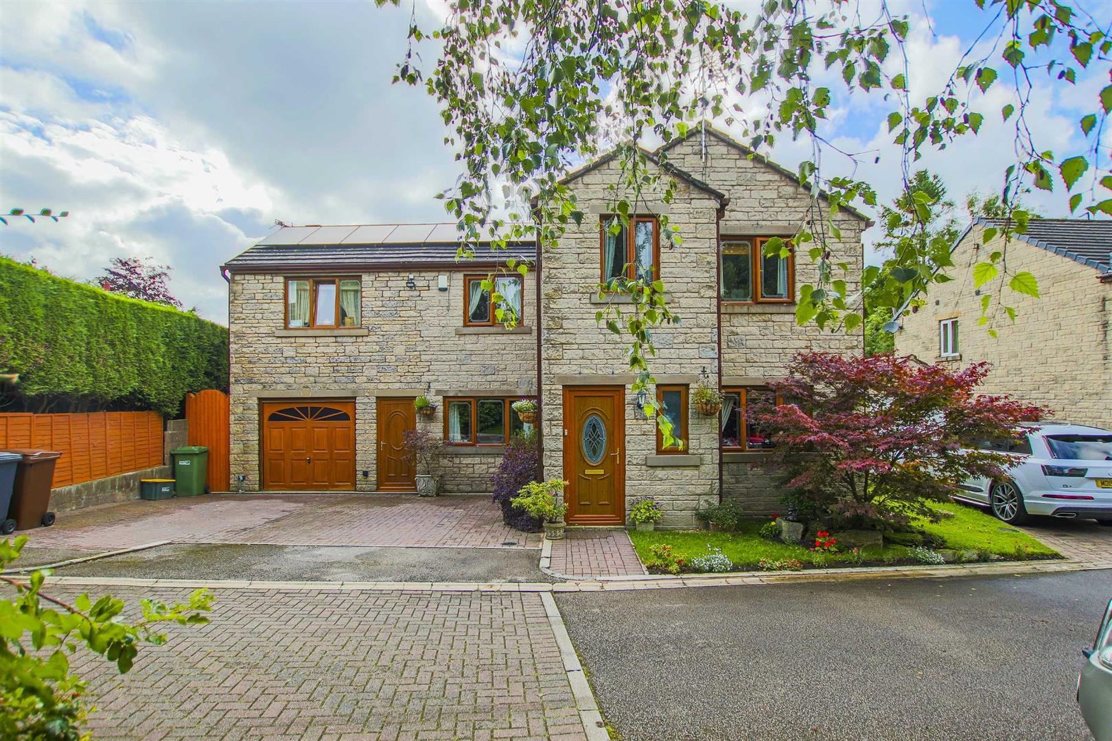 5 Bedroom Detached House For Sale - Main Image